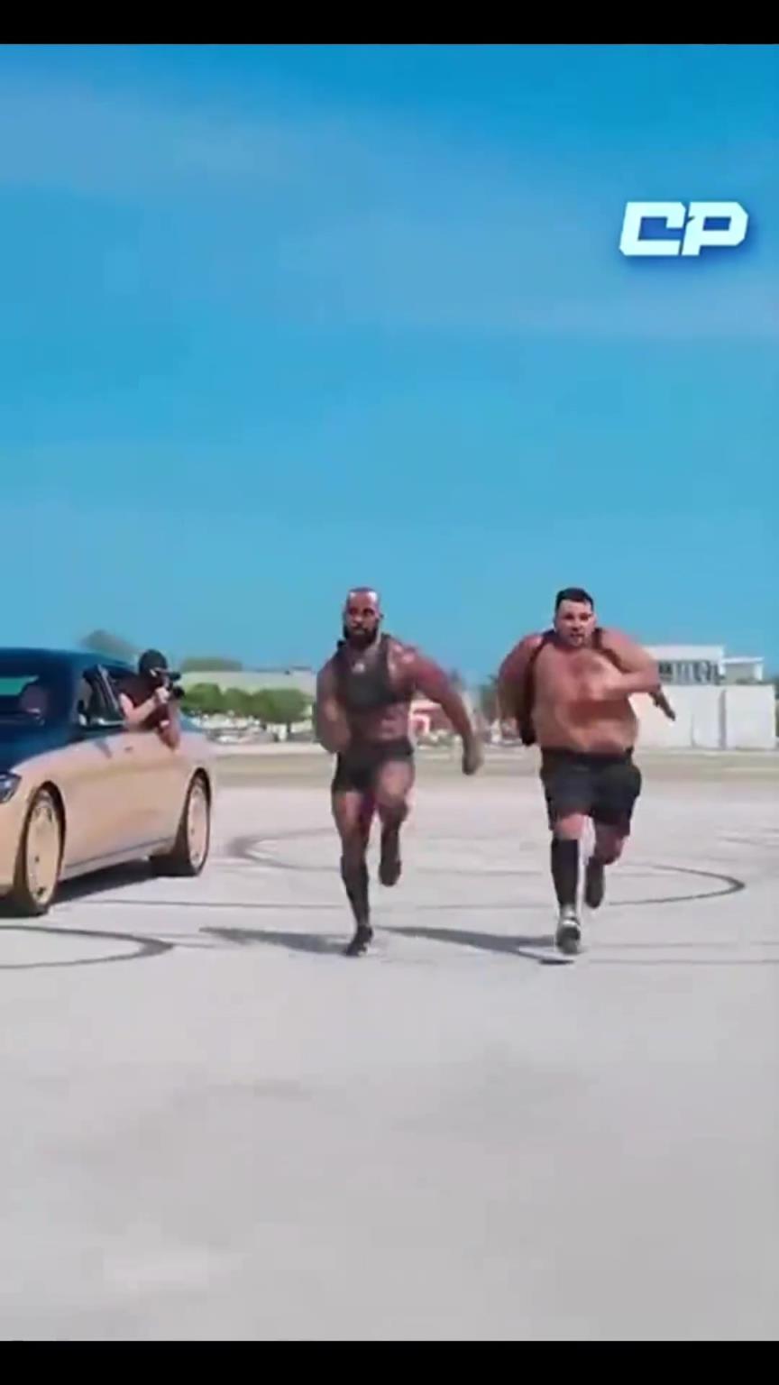 湖人球迷恶搞：休赛期詹姆斯带着东契奇练体能